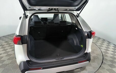 Toyota RAV4, 2024 год, 4 350 000 рублей, 9 фотография