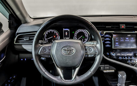 Toyota Camry, 2018 год, 3 150 000 рублей, 22 фотография