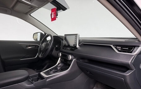 Toyota RAV4, 2020 год, 3 350 000 рублей, 8 фотография