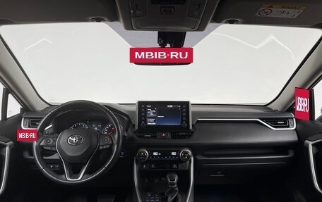 Toyota RAV4, 2020 год, 3 350 000 рублей, 6 фотография