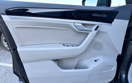 Volkswagen Touareg III, 2019 год, 4 299 000 рублей, 17 фотография