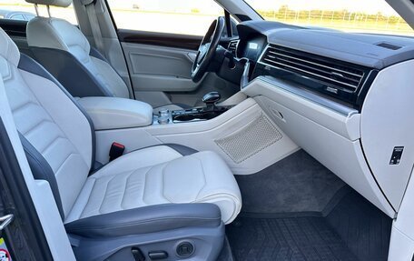 Volkswagen Touareg III, 2019 год, 4 299 000 рублей, 24 фотография
