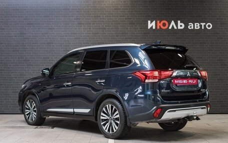 Mitsubishi Outlander III рестайлинг 3, 2019 год, 2 740 000 рублей, 4 фотография