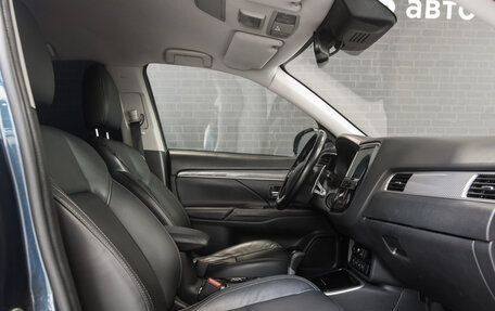 Mitsubishi Outlander III рестайлинг 3, 2019 год, 2 740 000 рублей, 11 фотография