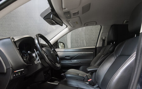 Mitsubishi Outlander III рестайлинг 3, 2019 год, 2 740 000 рублей, 9 фотография