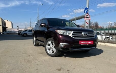 Toyota Highlander III, 2013 год, 3 060 000 рублей, 3 фотография