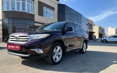 Toyota Highlander III, 2013 год, 3 060 000 рублей, 2 фотография