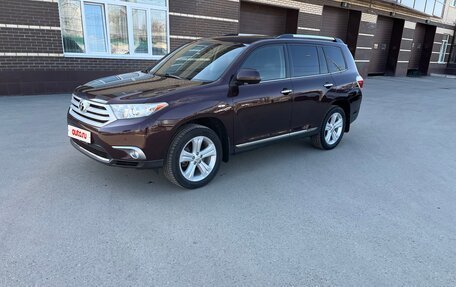 Toyota Highlander III, 2013 год, 3 060 000 рублей, 30 фотография