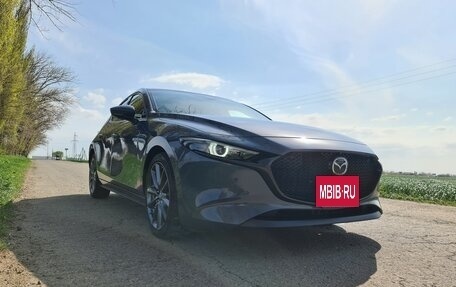 Mazda 3, 2019 год, 1 800 000 рублей, 24 фотография