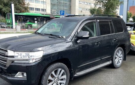 Toyota Land Cruiser 200, 2017 год, 5 850 000 рублей, 2 фотография