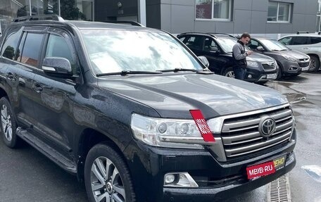 Toyota Land Cruiser 200, 2017 год, 5 850 000 рублей, 4 фотография