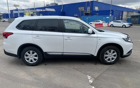 Mitsubishi Outlander III рестайлинг 3, 2019 год, 2 050 000 рублей, 2 фотография