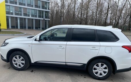 Mitsubishi Outlander III рестайлинг 3, 2019 год, 2 050 000 рублей, 3 фотография