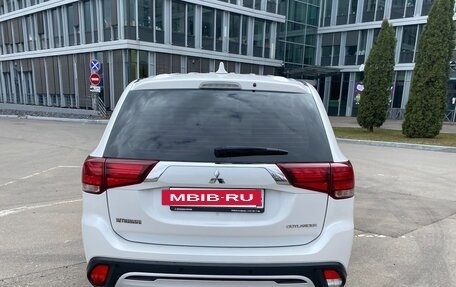 Mitsubishi Outlander III рестайлинг 3, 2019 год, 2 050 000 рублей, 4 фотография
