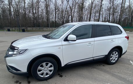Mitsubishi Outlander III рестайлинг 3, 2019 год, 2 050 000 рублей, 5 фотография
