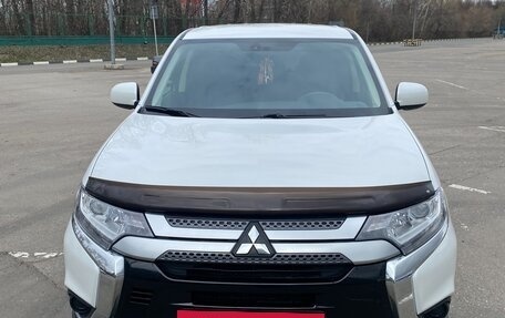 Mitsubishi Outlander III рестайлинг 3, 2019 год, 2 050 000 рублей, 6 фотография