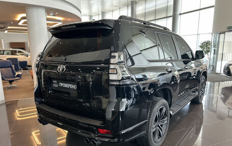 Toyota Land Cruiser Prado 150 рестайлинг 2, 2021 год, 7 139 000 рублей, 6 фотография
