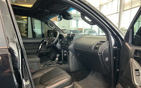 Toyota Land Cruiser Prado 150 рестайлинг 2, 2021 год, 7 139 000 рублей, 13 фотография