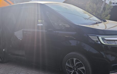 Honda Stepwgn IV, 2018 год, 2 550 000 рублей, 2 фотография