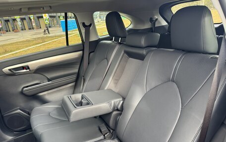 Toyota Highlander, 2025 год, 5 499 000 рублей, 31 фотография