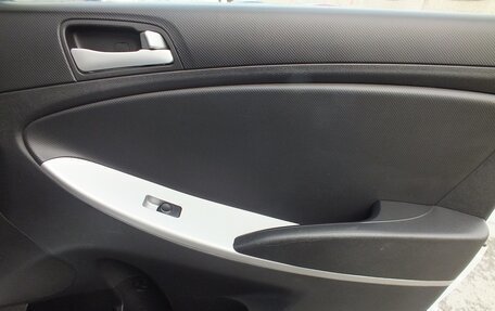Hyundai Solaris II рестайлинг, 2011 год, 709 000 рублей, 24 фотография