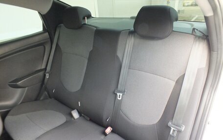Hyundai Solaris II рестайлинг, 2011 год, 709 000 рублей, 16 фотография
