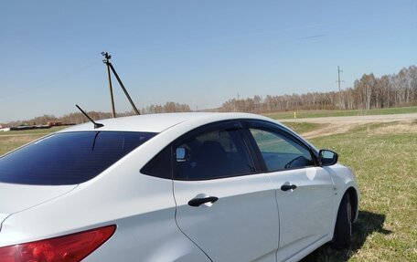 Hyundai Solaris II рестайлинг, 2012 год, 690 000 рублей, 3 фотография