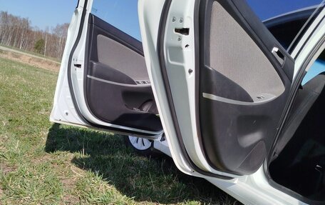 Hyundai Solaris II рестайлинг, 2012 год, 690 000 рублей, 6 фотография