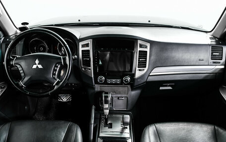 Mitsubishi Pajero IV, 2015 год, 2 749 000 рублей, 11 фотография