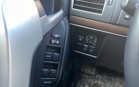 Toyota Land Cruiser Prado 150 рестайлинг 2, 2021 год, 5 600 000 рублей, 5 фотография