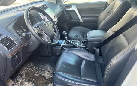 Toyota Land Cruiser Prado 150 рестайлинг 2, 2021 год, 5 600 000 рублей, 6 фотография