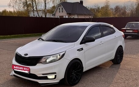 KIA Rio III рестайлинг, 2015 год, 950 000 рублей, 2 фотография