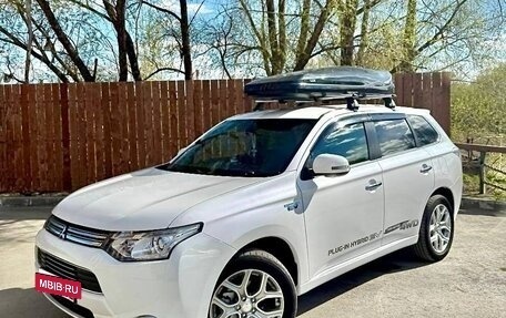 Mitsubishi Outlander III рестайлинг 3, 2013 год, 2 200 000 рублей, 3 фотография