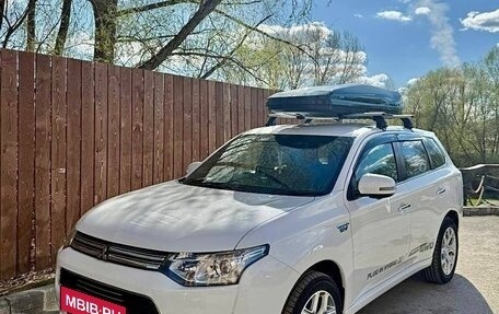 Mitsubishi Outlander III рестайлинг 3, 2013 год, 2 200 000 рублей, 5 фотография