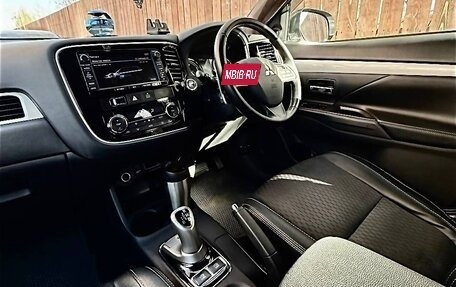 Mitsubishi Outlander III рестайлинг 3, 2013 год, 2 200 000 рублей, 9 фотография