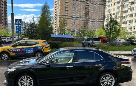 Toyota Camry, 2020 год, 3 380 000 рублей, 2 фотография