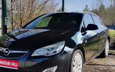 Opel Astra J, 2011 год, 770 000 рублей, 2 фотография