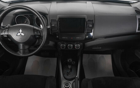 Mitsubishi Outlander III рестайлинг 3, 2011 год, 1 299 000 рублей, 14 фотография