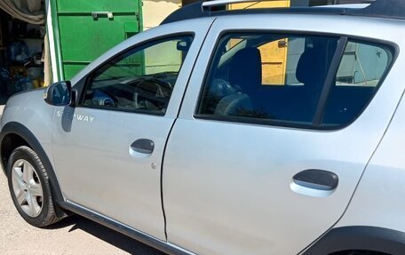 Renault Sandero II рестайлинг, 2013 год, 1 150 000 рублей, 2 фотография
