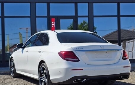 Mercedes-Benz E-Класс, 2019 год, 3 450 000 рублей, 6 фотография
