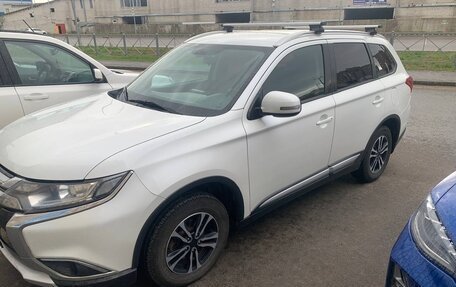 Mitsubishi Outlander III рестайлинг 3, 2015 год, 1 610 000 рублей, 3 фотография