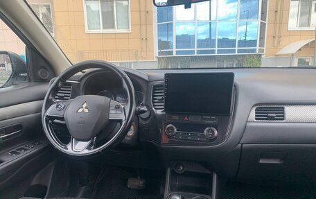 Mitsubishi Outlander III рестайлинг 3, 2015 год, 1 610 000 рублей, 5 фотография