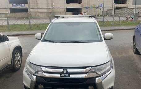 Mitsubishi Outlander III рестайлинг 3, 2015 год, 1 610 000 рублей, 4 фотография