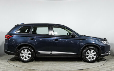 Mitsubishi Outlander III рестайлинг 3, 2017 год, 1 799 700 рублей, 4 фотография