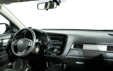 Mitsubishi Outlander III рестайлинг 3, 2017 год, 1 799 700 рублей, 9 фотография