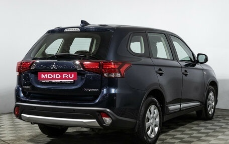 Mitsubishi Outlander III рестайлинг 3, 2017 год, 1 799 700 рублей, 5 фотография