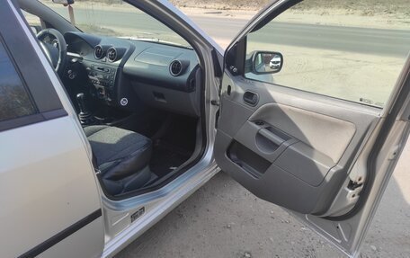 Ford Fiesta, 2002 год, 260 000 рублей, 12 фотография