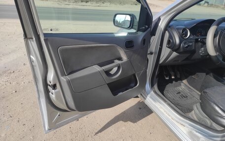 Ford Fiesta, 2002 год, 260 000 рублей, 16 фотография
