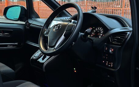 Toyota Voxy III, 2018 год, 2 990 000 рублей, 11 фотография