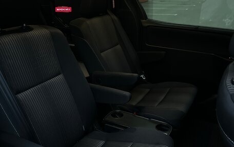 Toyota Voxy III, 2018 год, 2 990 000 рублей, 16 фотография